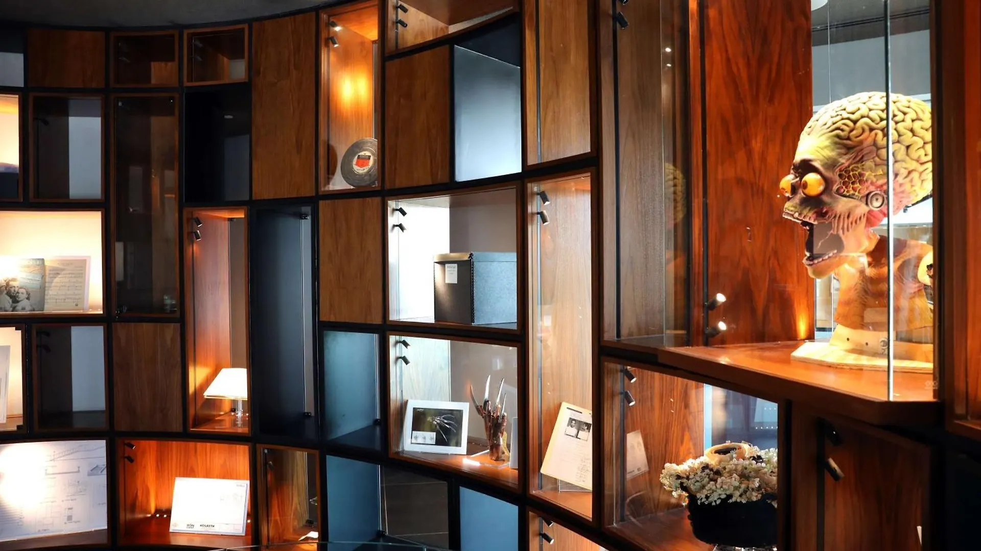 The Wb Abu Dhabi, Curio Collection By Hilton 호텔 5*,