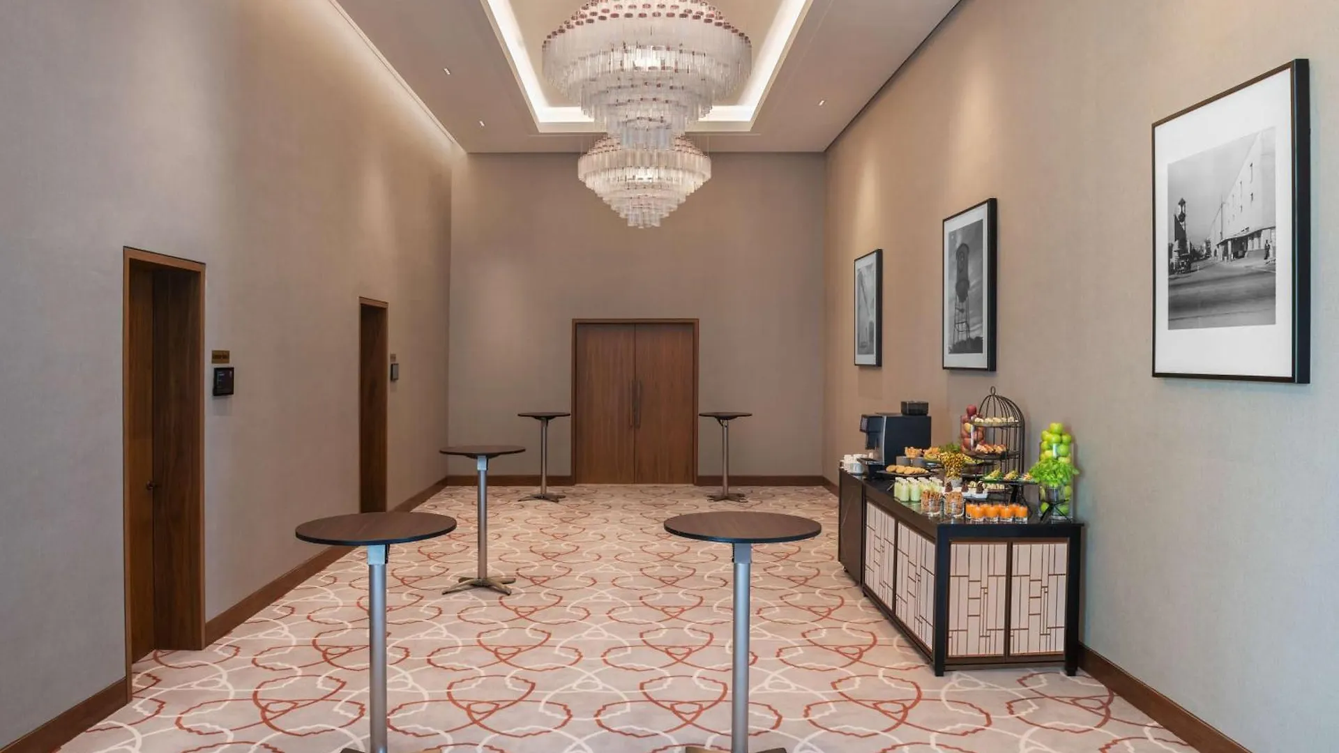 Отель The Wb Abu Dhabi, Curio Collection By Hilton 5*,  ОАЭ