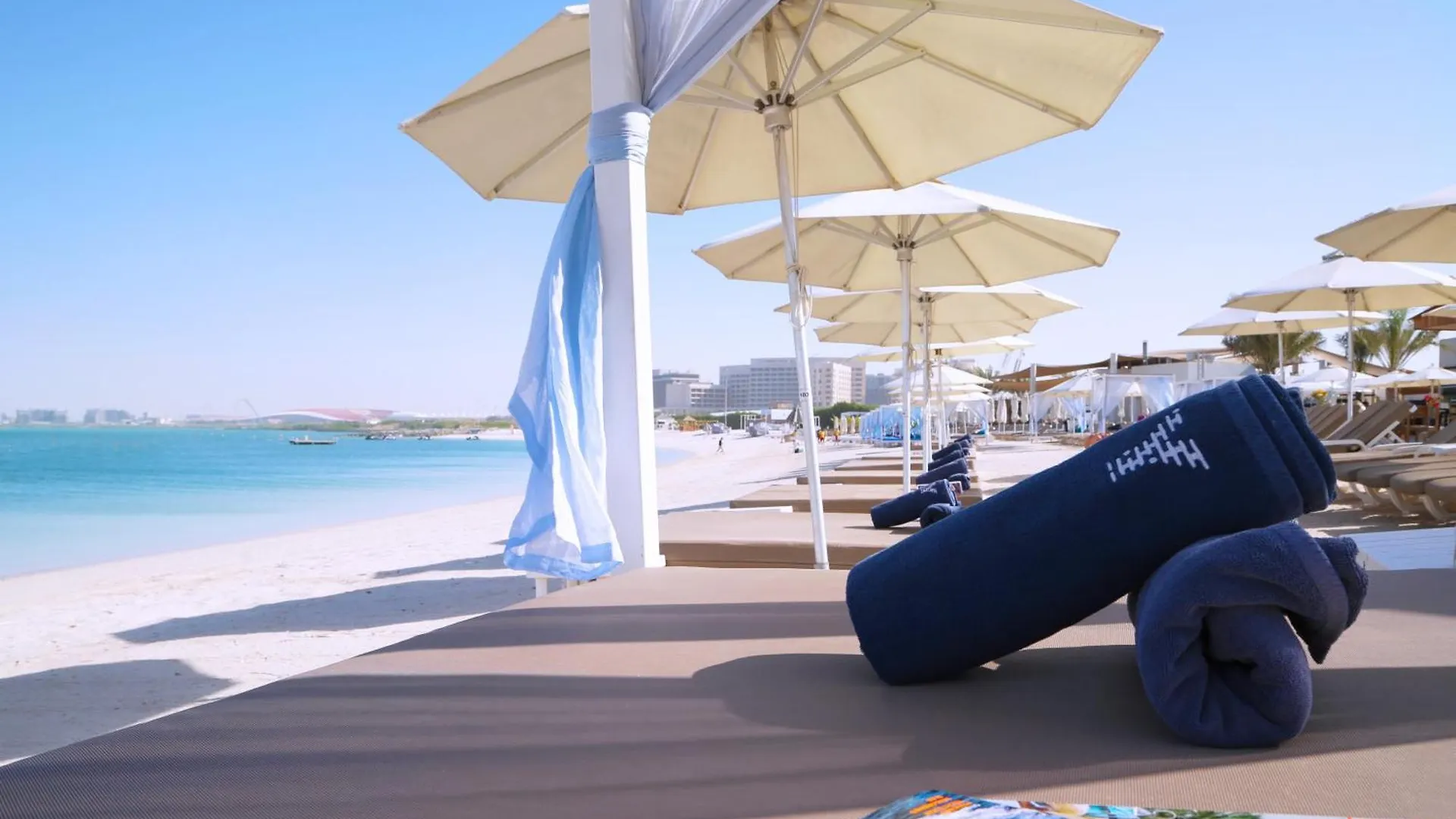 The Wb Abu Dhabi, Curio Collection By Hilton Hotell Förenade Arabemiraten