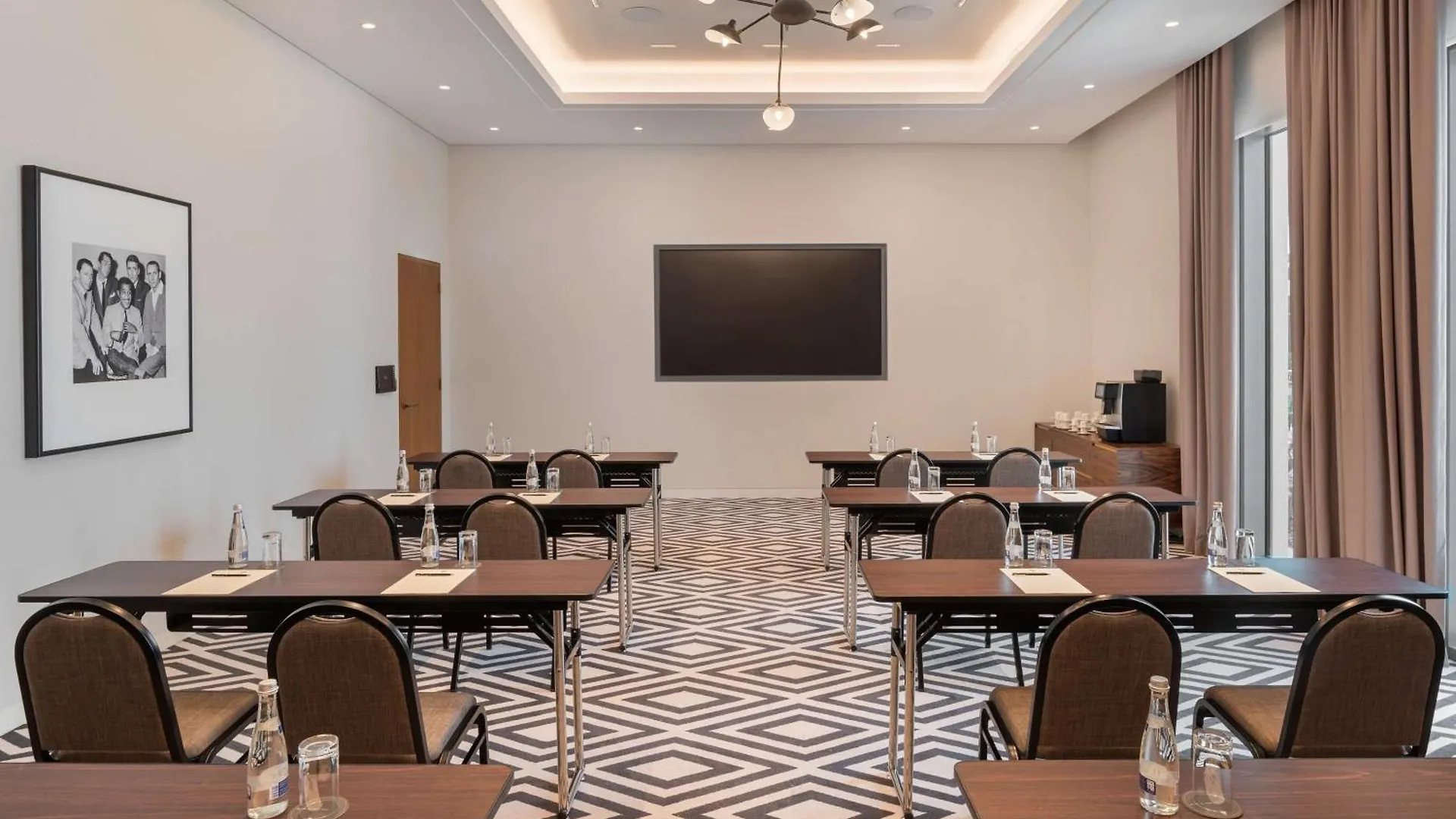 The Wb Abu Dhabi, Curio Collection By Hilton Hotell