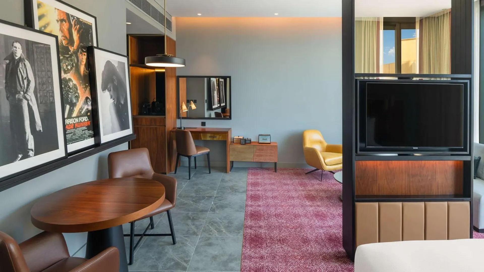 The Wb Abu Dhabi, Curio Collection By Hilton Hotell