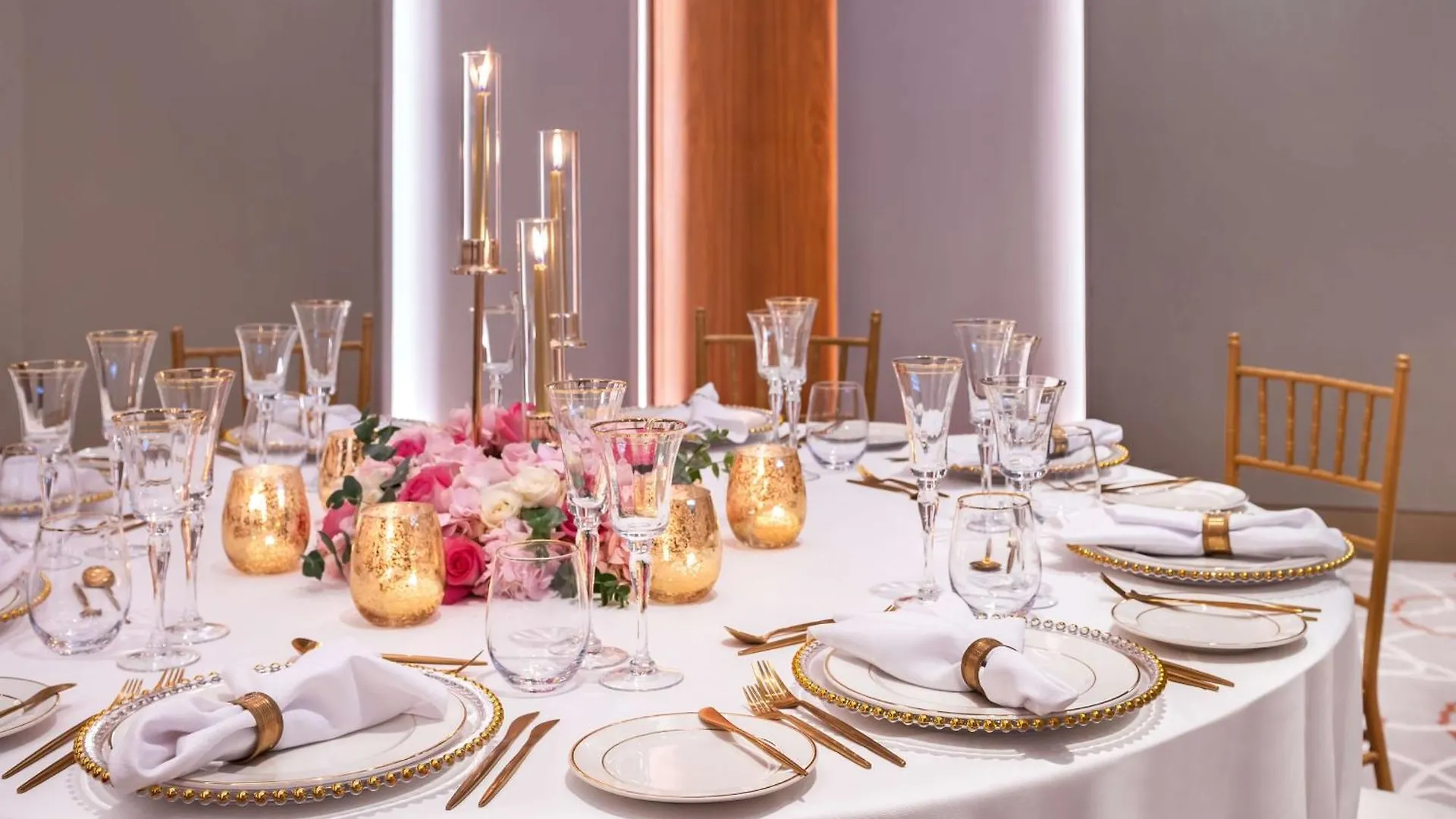 *****  The Wb Abu Dhabi, Curio Collection By Hilton Hotel United Arab Emirates