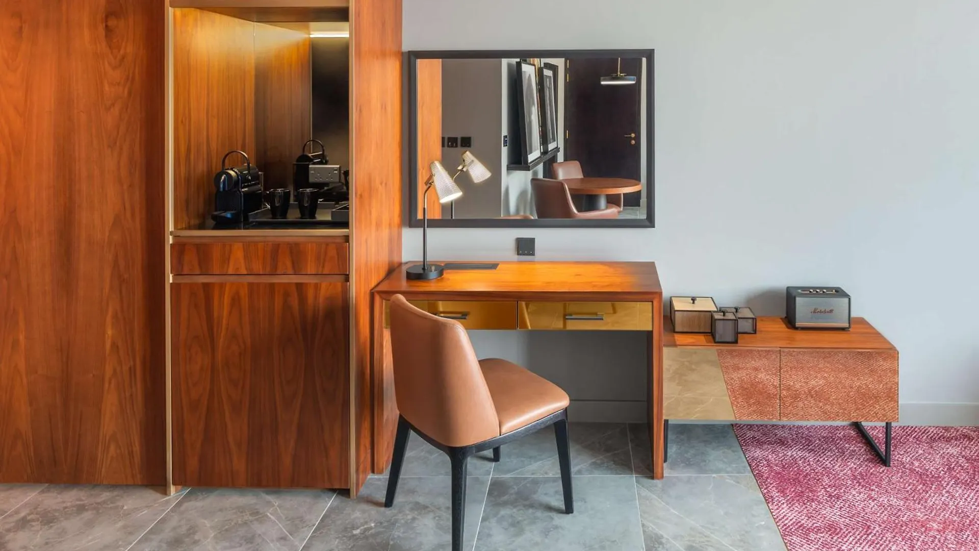 Hotel The Wb Abu Dhabi, Curio Collection By Hilton